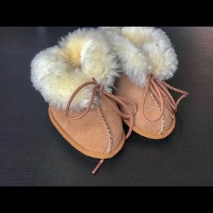 Sheepskin baby shoes
